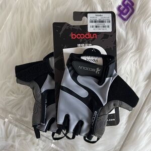 NEW Sports Gloves Gym Cycling Motorcycle Medium